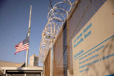 Estados Unidos brinda a niños migrantes abandonados una ‘vía para residencia permanente’