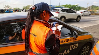 Sin salvoconducto y con placa vencida: retienen autos oficiales en Semana Santa