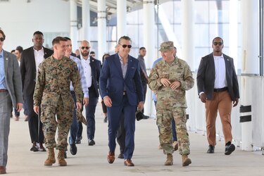 ‘Tenemos más tropas aquí de las que hemos tenido en mucho tiempo’: Pete Hegseth