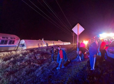 Video: Se vuelca tren de pasajeros en Kansas, Estados Unidos; 29 heridos