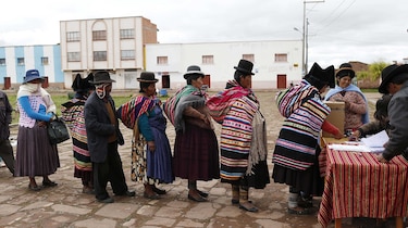 Bolivia: comienza recuento de votos en referendo de reelección