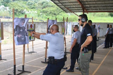 Policía Nacional se disculpa por prácticas de tiro contra fotos árabes