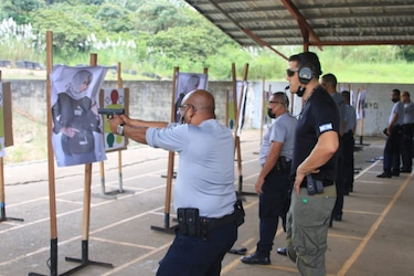 Policía Nacional se disculpa por prácticas de tiro contra fotos árabes