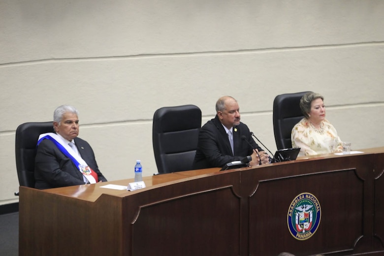 Mulino: ‘No venimos a administrar el desorden’ y sube el tono ante sus críticos