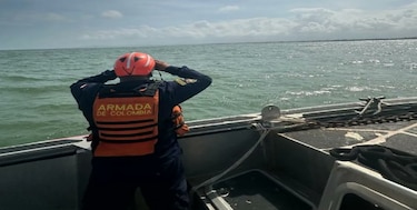 Dos niñas y una mujer mueren tras el naufragio de una lancha con migrantes en Colombia
