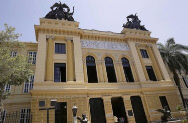 Generaciones del Instituto Nacional rendirán homenaje a los mártires de 1964