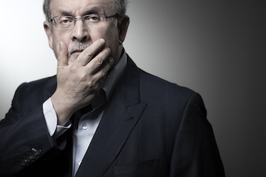 Las ventas de ‘Los versos satánicos’ aumentan en Estados Unidos tras ataque a Rushdie