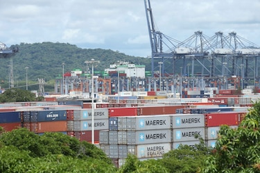 El movimiento de carga y trasbordo en los puertos sigue frenado