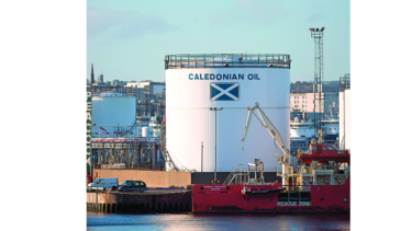 Petróleo promediaría menos de 60 dólares