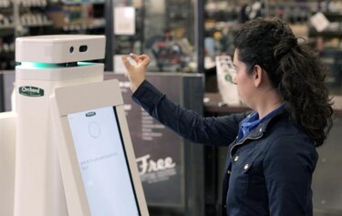 Robots ayudan a encontrar productos en ferretería
