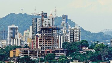 Sector construcción, en paro por casi un mes