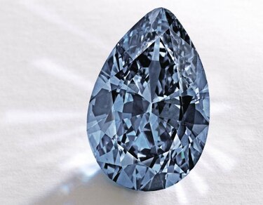 Nuevo récord mundial en subasta de un diamante: 32.6 millones de dólares