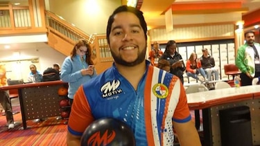 Panameño Donald Lee tira un juego perfecto en el Mundial de boliche