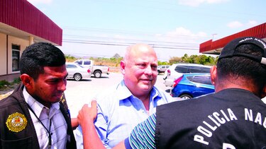 Otorgan fianza de $100 mil a Fifer por caso de estafa