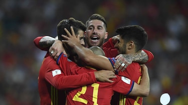 España y Serbia quedan líderes en solitario en sus grupos