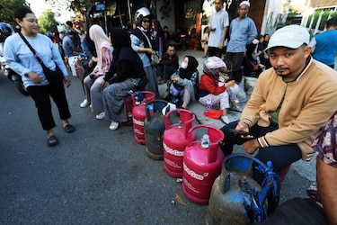 Casi mil muertos por inundaciones en Indonesia, con zonas aún sin electricidad ni ayuda