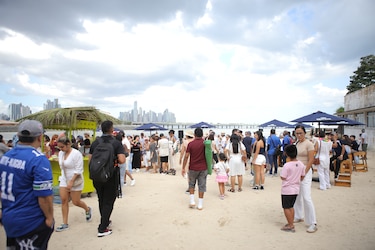 Playa Prieta reabre con nuevo nombre y reglas en el Casco Antiguo