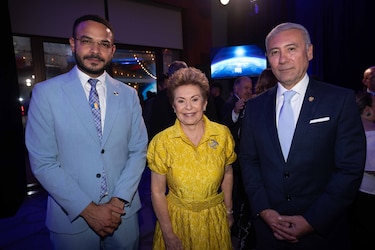 ¿Quiénes asistieron a la fiesta de la embajada de Estados Unidos?