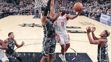 Los Rockets logran por fin su primera victoria en casa