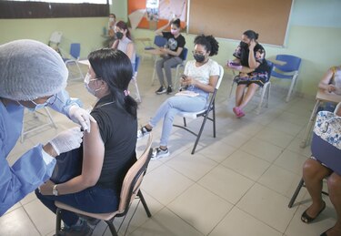 Ya son 2 millones de dosis aplicadas; jóvenes  se suman 