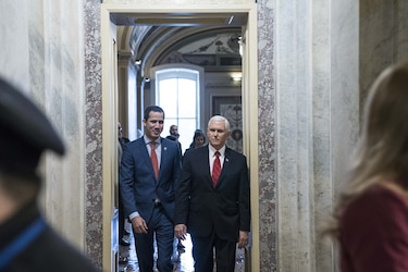 Estados Unidos advierte a Venezuela de consecuencias si Guaidó no regresa de manera segura