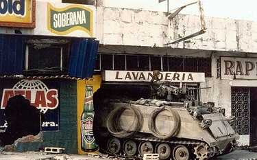 35 años de la invasión: Una memoria entre el colapso y la democracia