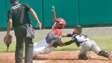 Panamá A gana y Venezuela debuta bien