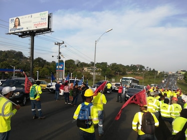Suntracs realiza ‘huelga de advertencia’; declaran sesión permanente en negociaciones