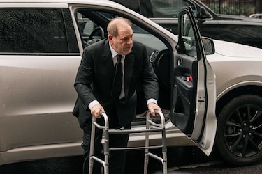 Finaliza selección de jurados para el juicio del exproductor Harvey Weinstein
