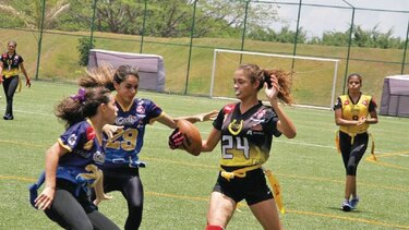 Kolts y Raiders, con paso arrollador