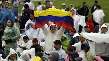 Papa Francisco viaja a Medellín a pedir compromiso contra la violencia
