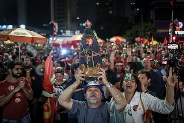 Miles de manifestantes llenan de euforia las ciudades brasileñas