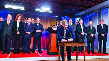 Firman decreto para convocar plebiscito
