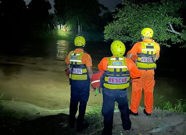 Cinco personas son rescatadas tras la crecida del río Pacora