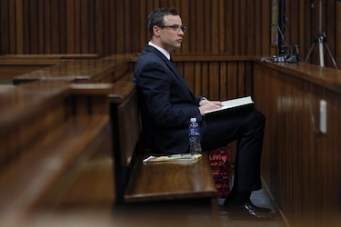Médico de Pistorius le describe como un hombre marcado por su discapacidad