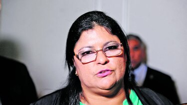 Peritos examinan trabajos en autopista