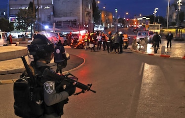 Israelí resulta herido en un ataque con cuchillo en Jerusalén, el agresor fue muerto