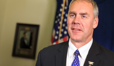Zinke: Estados Unidos en riesgo al depender de minerales extranjeros