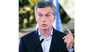 Escándalo no da tregua a políticos