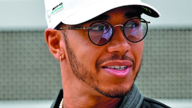 Hamilton se defiende tras desplante a fanáticos