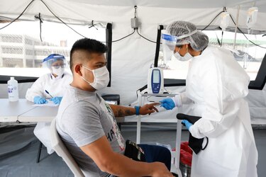 Perú pretende vacunar a 24.5 millones de adultos contra la Covid-19 antes de abril