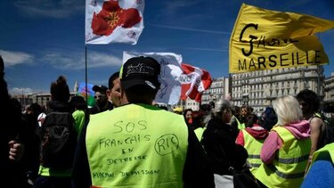 'Chalecos amarillos' vuelven a la calle en Francia