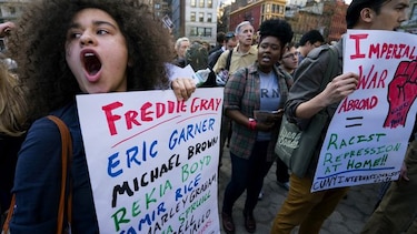 Más de 100 detenidos por protesta en Nueva York tras incidentes de Baltimore