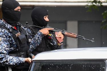 26 muertos, entre ‘delincuentes’ y policías, dejan choques en barriada de Caracas