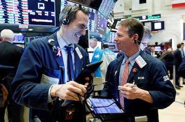 Wall Street cierra mixto y el Nasdaq registra su peor sesión desde octubre