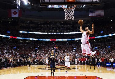 Raptors se ponen arriba 3-2 ante Pacers