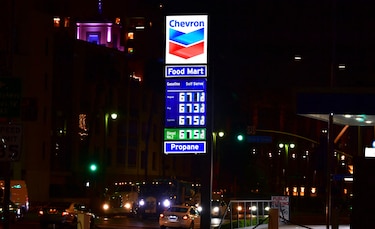 El petróleo sube entre el temor por Rusia y la esperanza en Irán