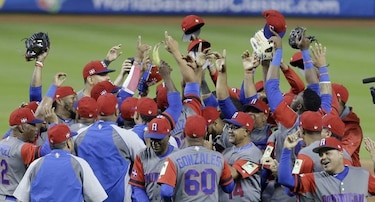 Dominicana y Puerto Rico avanzan