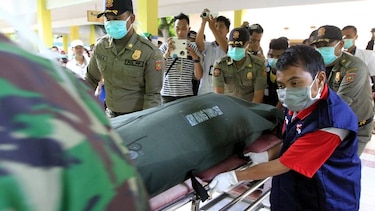 Recuperados 26 cadáveres del avión siniestrado de AirAsia