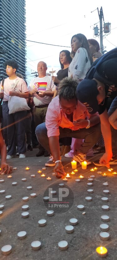 ‘Justicia, respeto y no al odio’, el clamor en la vigilia por la salud de Estrella